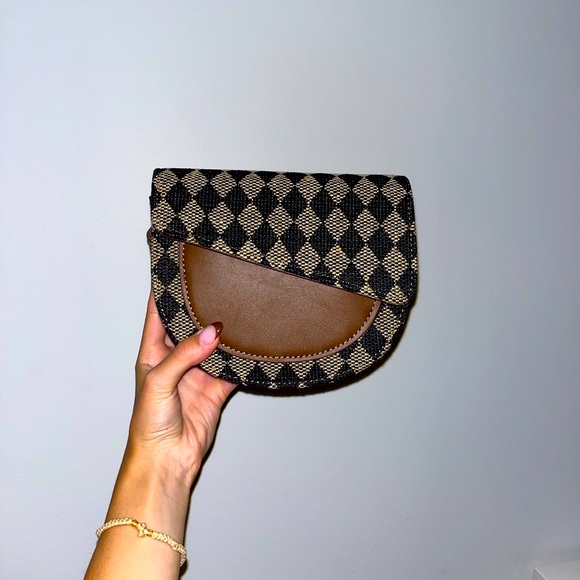 Quinn Crossbody Purse - Picture 1 of 5